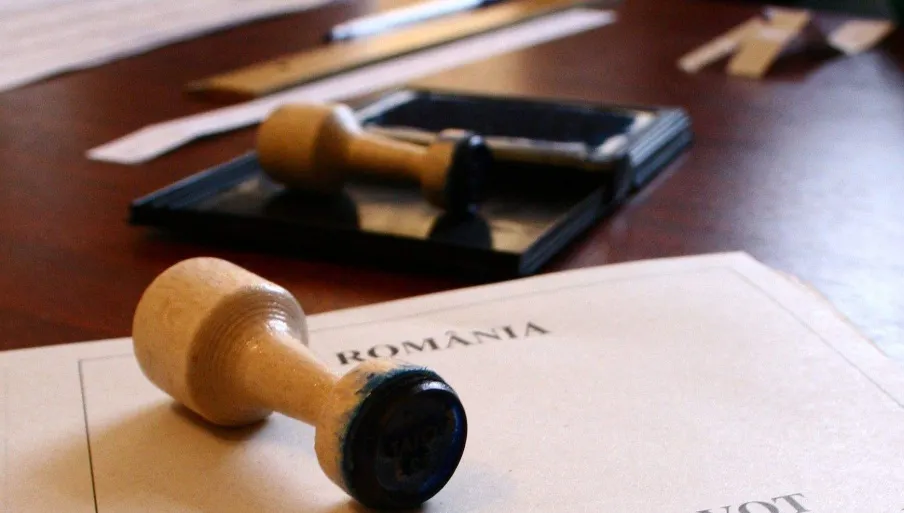 Sondajele în ziua votului, interzise fără acordul BEC 