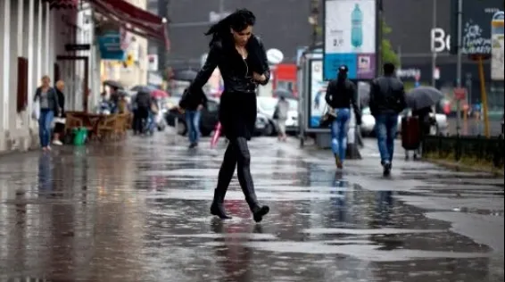 Vremea se răcește și în București!