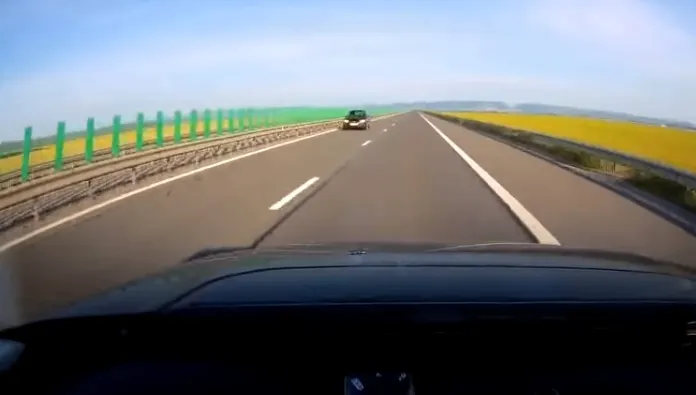 Imagini INCREDIBILE! Şoferiţă ce conduce pe contrasens pe autostrada A3: Sper că n-a ucis pe nimeni