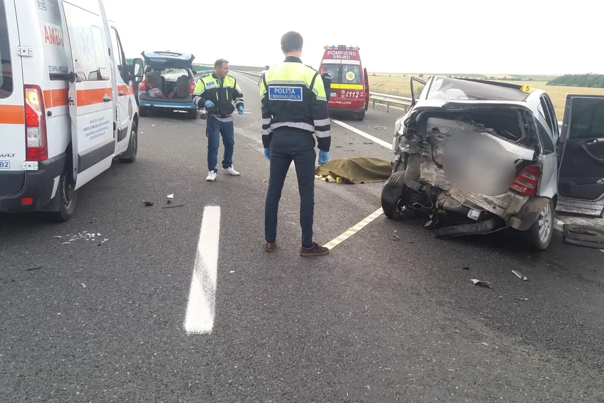 Șocant. Bărbatul care a murit pe A2 lua ceva din portbagaj, pe banda de urgenţă