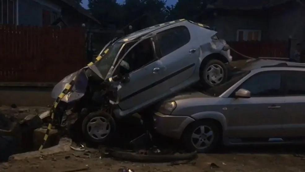 Accident rutier spectaculos, la Cluj, provocat de un minor beat