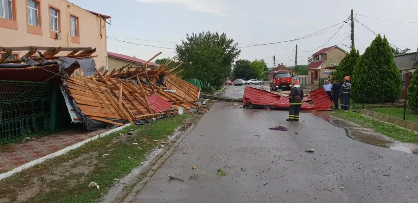 Școală distrusă, în Constanța. Furtuna i-a smuls complet acoperișul