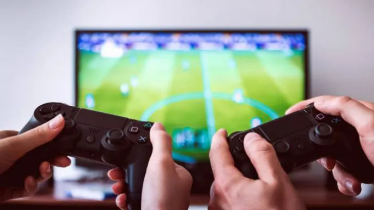 Preturi bune pentru console, la Altex