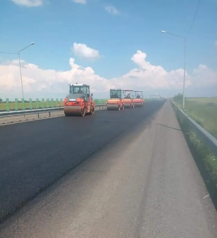 Drumarii vor să asfalteze Autostrada spre litoral în plin sezon estival
