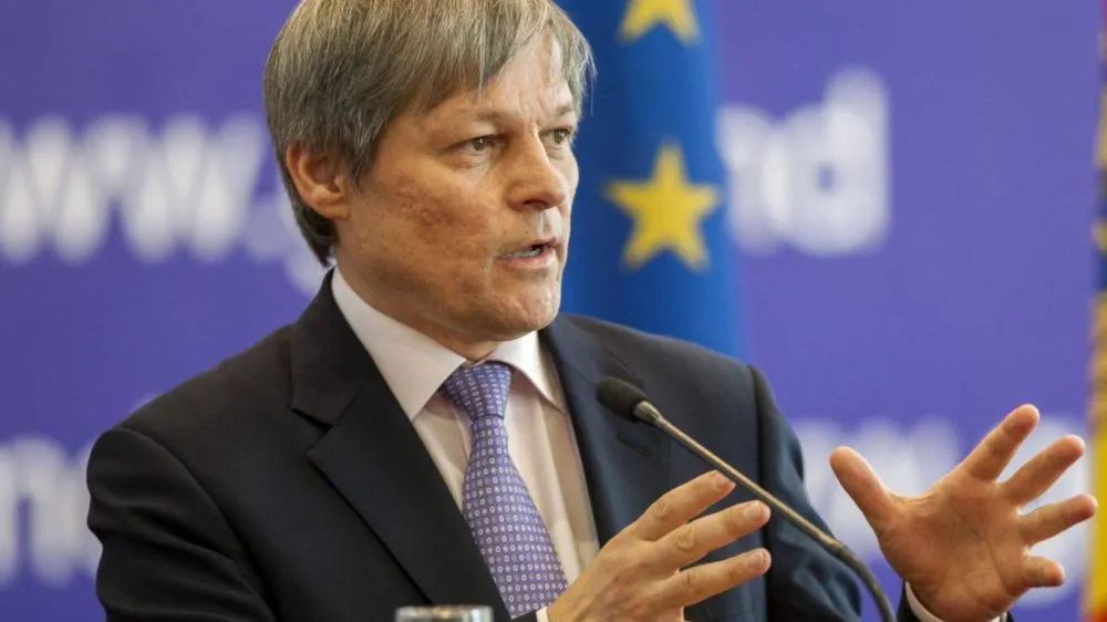 Politico: Cioloș candidează din postura de favorit la șefia Renew Europe