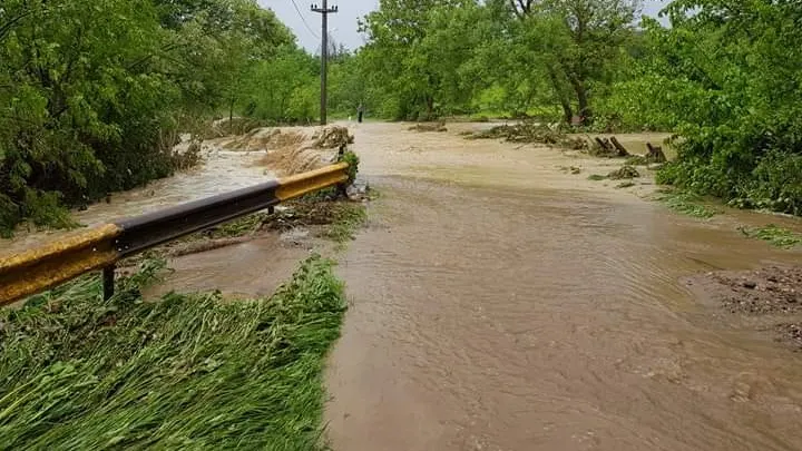 Cod galben de inundații în 20 de județe. Hidrologii avertizează asupra viiturilor și creșterilor de debite