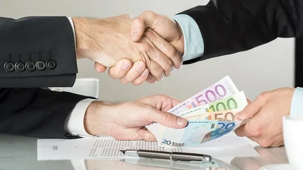 Românii nu-și negociază salariul, chiar dacă pot obține o sumă mai mare