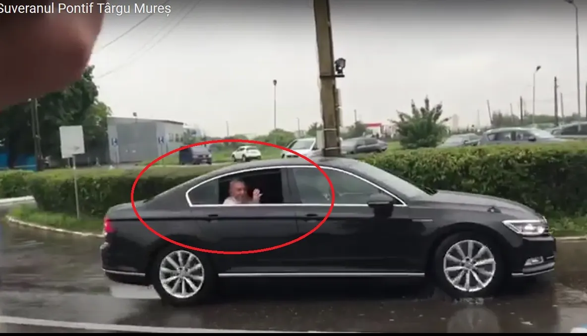 Papa Francisc a aterizat la Târgu-Mureș. Imagini VIDEO