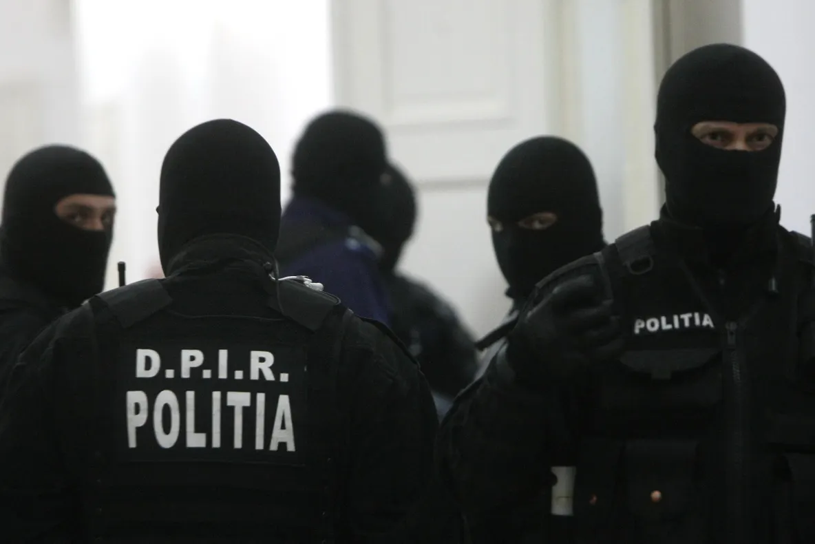 Percheziții de AMPLOARE în București și încă două județe din țară într-un dosar de înșelăciune cu indemnizații de creștere a copilului. Prejudiciu URIAȘ
