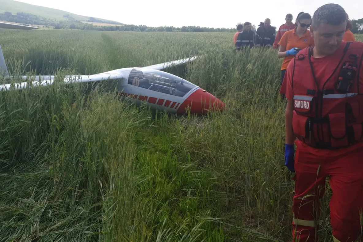 Un avion utilitar a aterizat forțat în Harghita, după ce a luat foc - Update