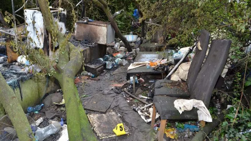 Un român a murit și altul a fost rănit, într-un incendiu premeditat, în estul Londrei