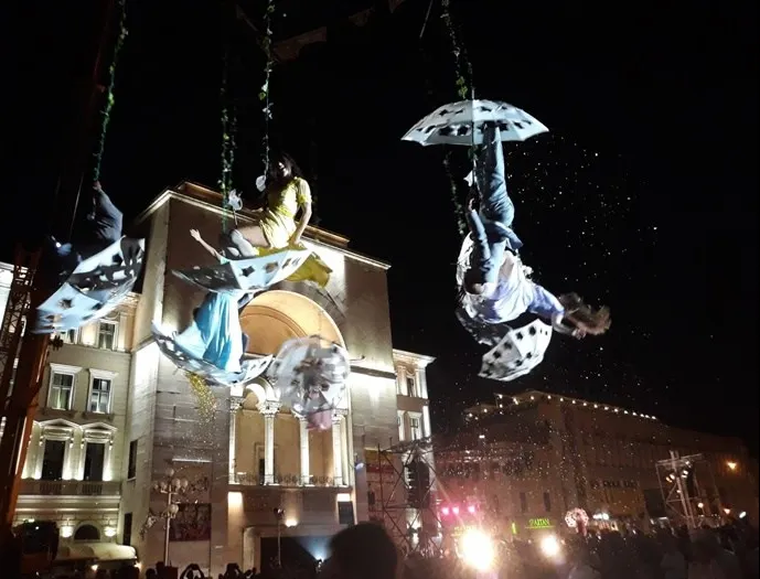 Spectacol de teatru la înălțime