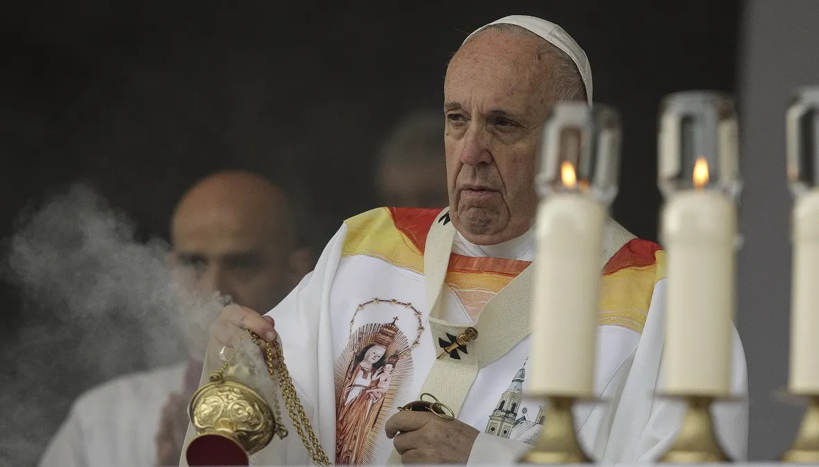 Moment impresionant la Iași. Papa: ”Vă rog frumos să nu uitați să vă rugați și pentru mine”
