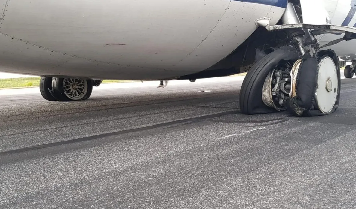 Cel mai grav incident din ultimii 5 ani pe aeroportul Otopeni: anvelopa unui avion Tarom a explodat
