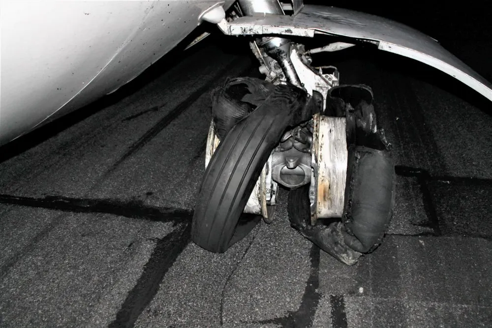 Anchetă după incidentul de pe Otopeni. Imagini șocante cu trenul de aterizare al avionului TAROM