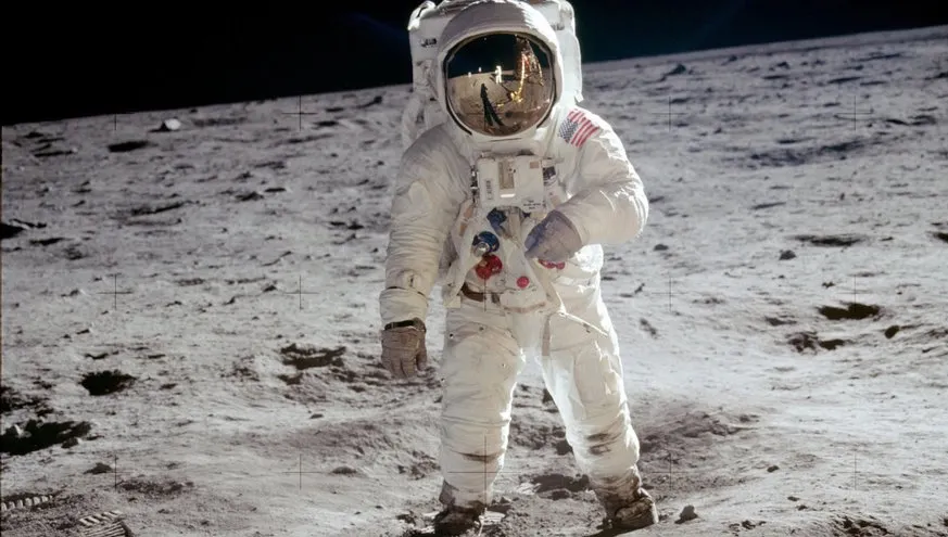 Când își va lansa România programul "Apollo"?