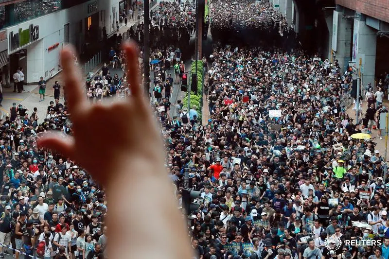 Victorie a protestatarilor. Lidera de la Hong Kong a retras legea pro-China, contestată în stradă