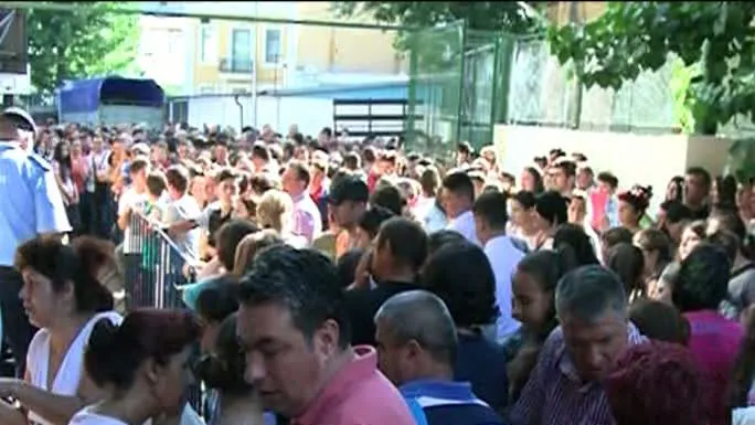ADMITERE LICEU 2019. Au stat toată noaptea la coadă pentru înscrierea la un liceu din Capitală