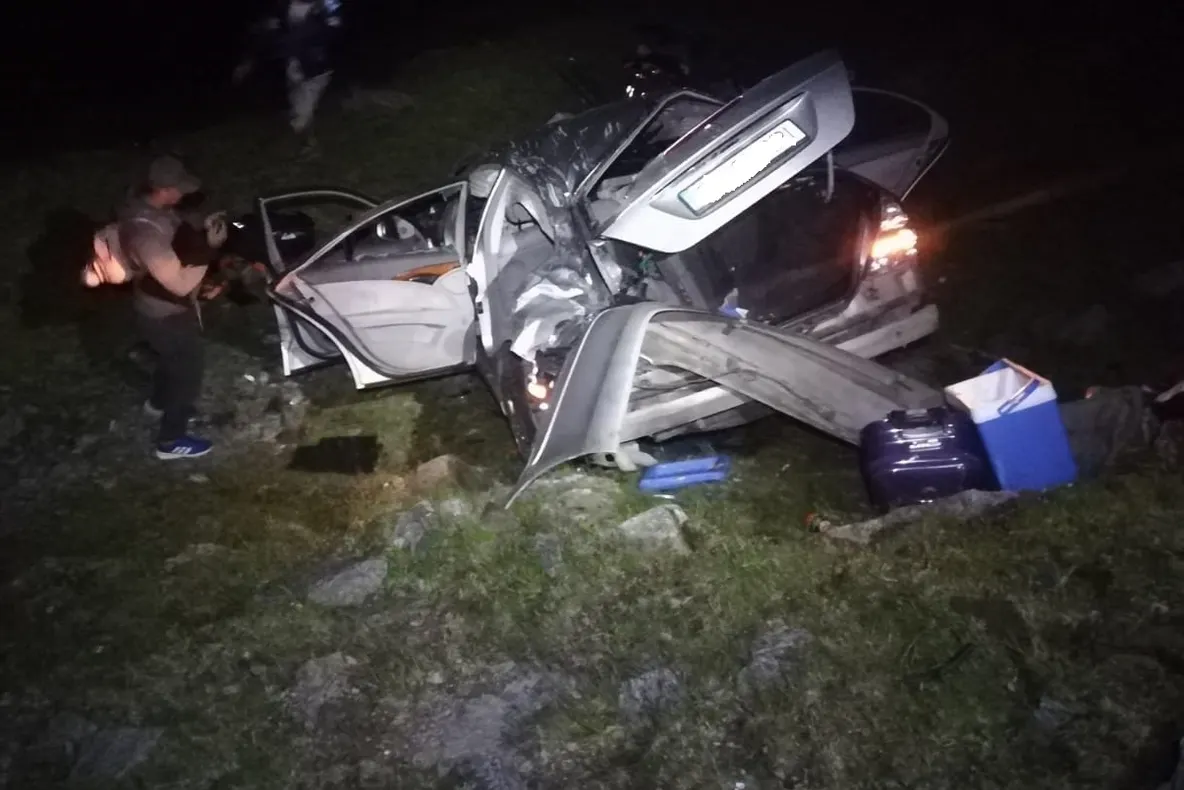 Un autoturism a căzut într-o prăpastie, în Harghita - Șoferul a fost rănit
