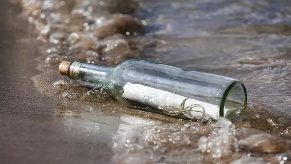 Un pescar a găsit un mesaj într-o sticlă veche de 50 de ani. "Nu este posibil așa ceva"