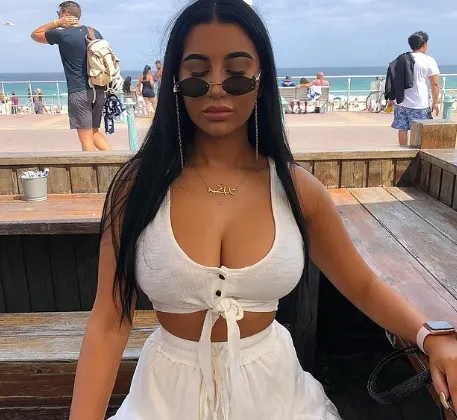 Mikaela Testa, bombă sexy pe Instagram, furioasă după ce platforma i-a ascuns "like"-urile
