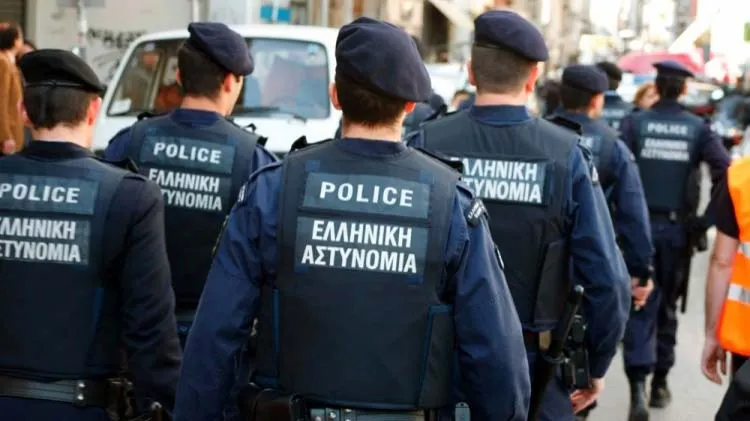 Atac la un post de poliţie la Atena. Doi poliţişti răniţi