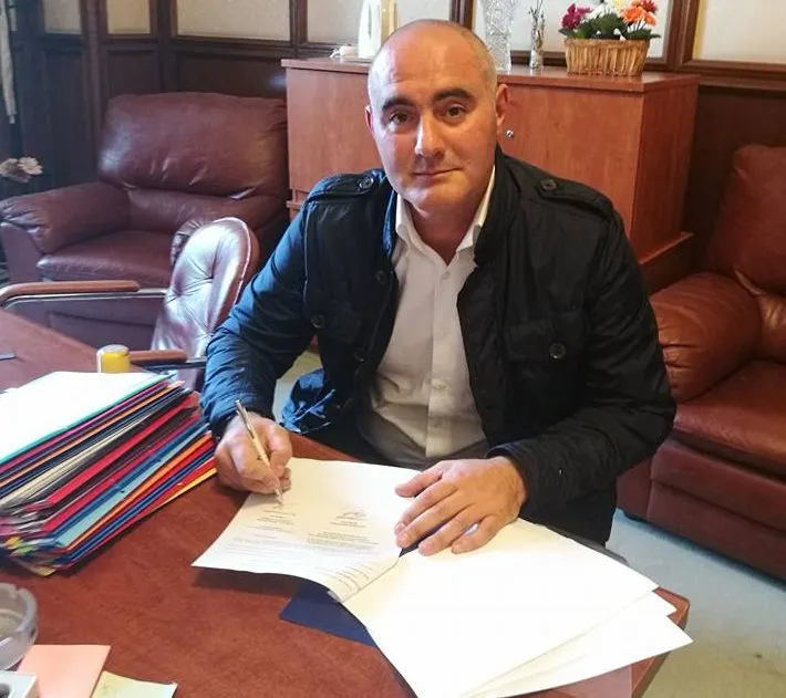 Primar hunedorean, jefuit de o sumă uriașă. Hoții i-au furat banii din casă