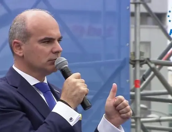 Rareş Bogdan, după interviul Vioricăi Dăncilă în The Guardian: Minte!