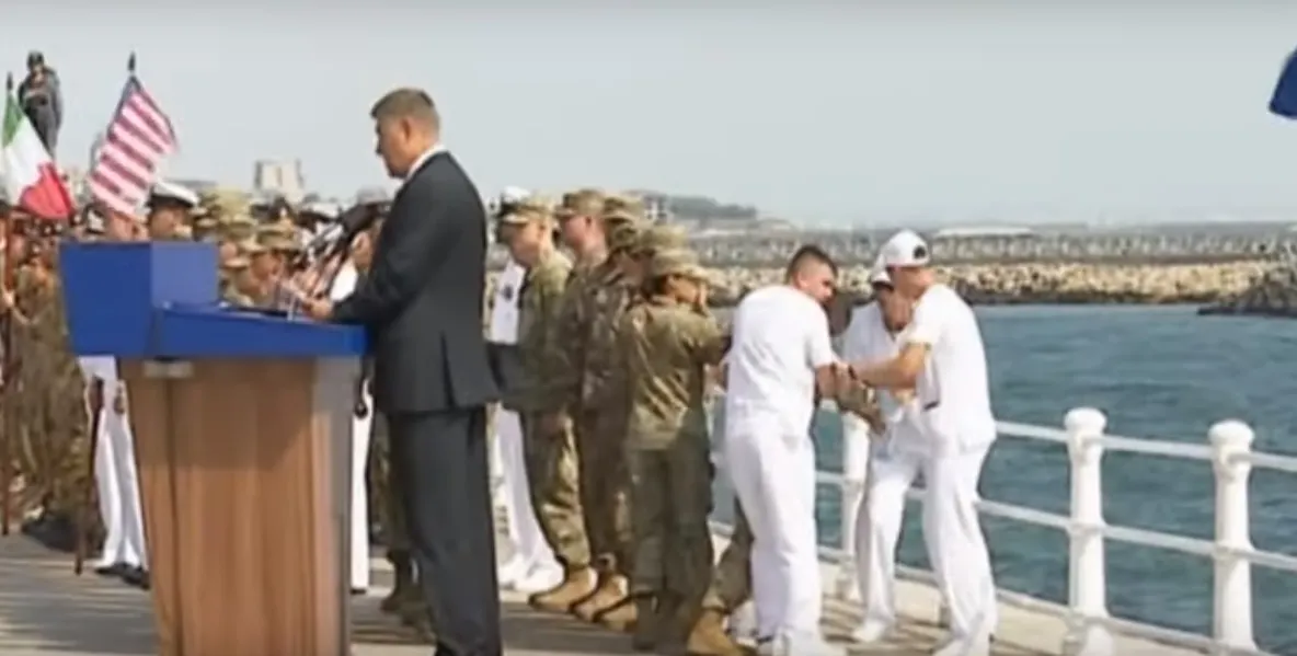 Unui militar american i s-a făcut rău, Klaus Iohannis - nicio reacție