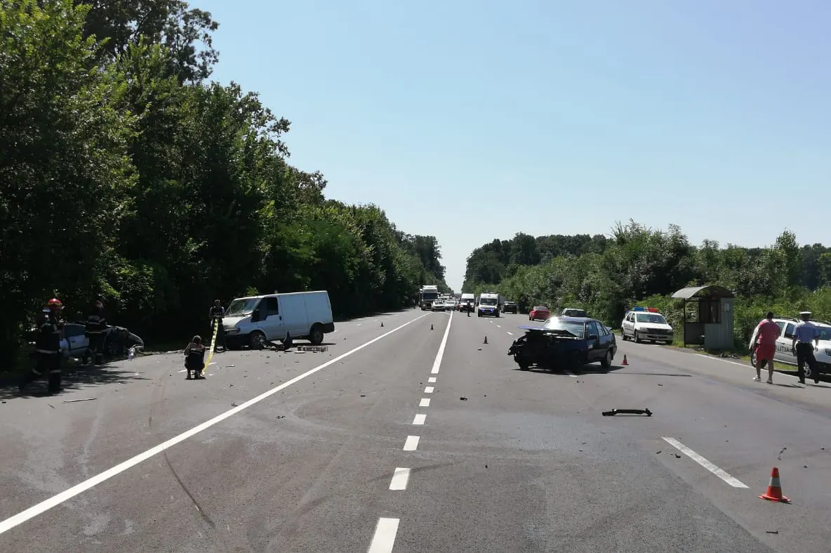Cinci persoane,printre care un minor, rănite într-un accident grav la Puchenii Mari