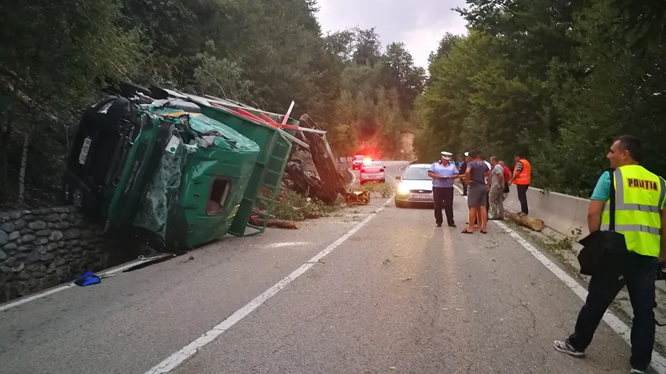 Au căzut 20 de metri în gol pe Transalpina