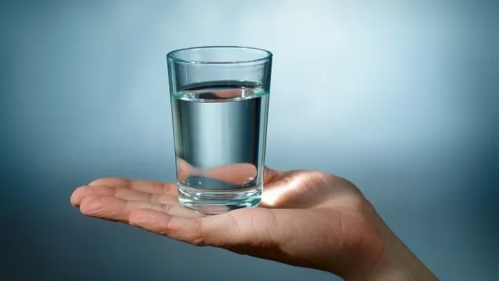 Mitul demontat de specialiști: Care este cantitatea de lichide pe care trebuie să o consumi zilnic
