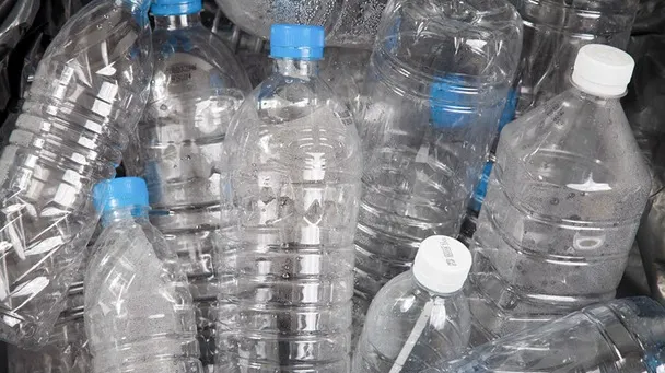 Cum te poate îmbolnăvi sticla de apă