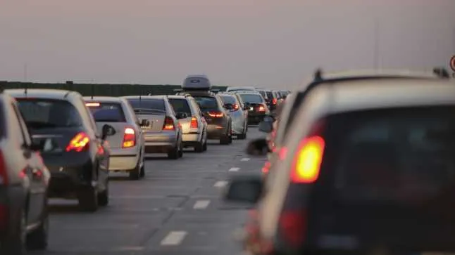 Doi șoferi s-au bătut în traficul de pe Autostrada Soarelui. Unul dintre ei a depășit pe banda de urgență
