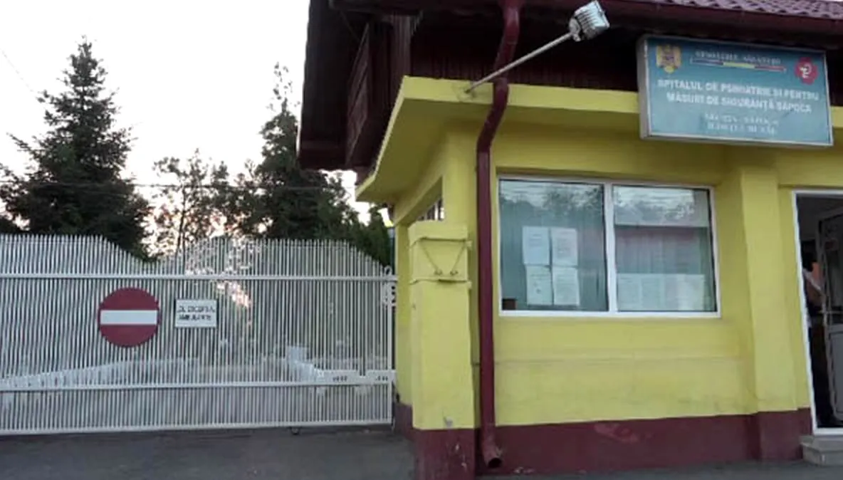Criminalul de la Psihiatrie nu a putut fi audiat, pentru că a intrat din nou în sevraj