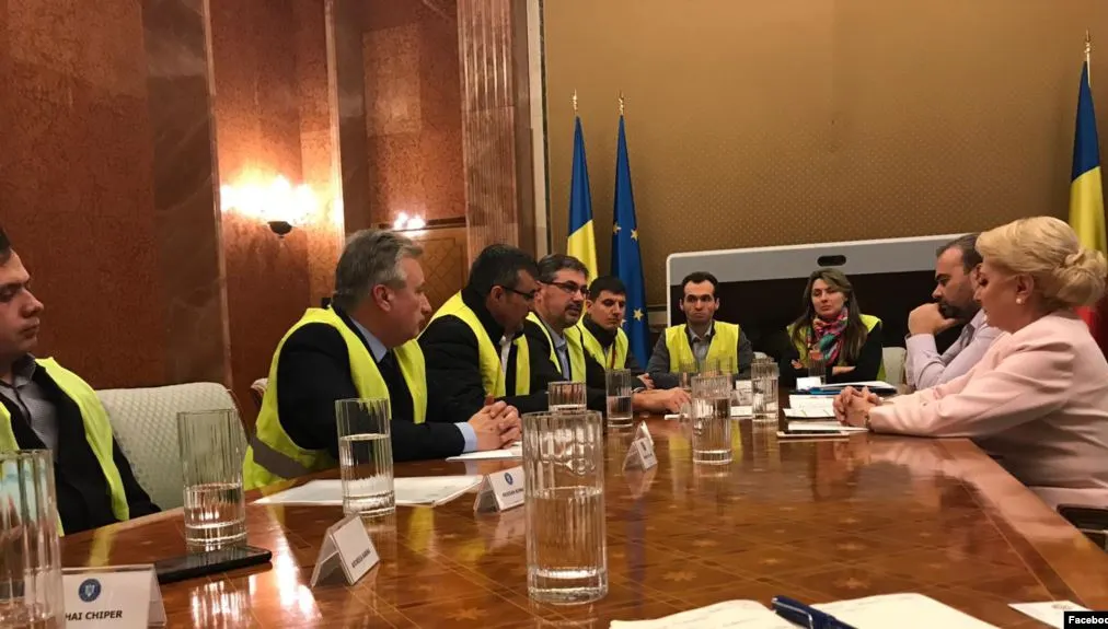 Reprezentanții asociaţiilor care militează pentru A8  o așteaptă pe Dăncilă, la Iași
