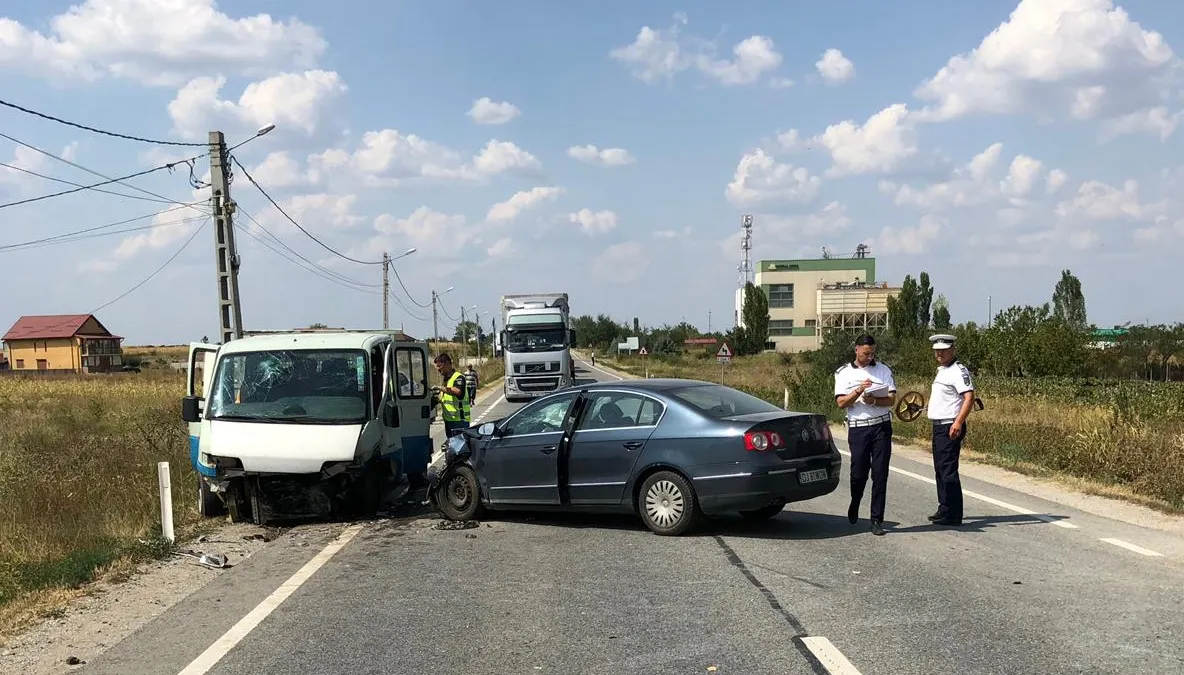 Accident în Dolj. Șase persoane, printre care patru copii, rănite