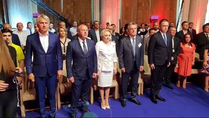 Fifor a "periat-o" pe Dăncilă: "Lumea zice că este micuță și frumoasă, dar e o mână de fier"