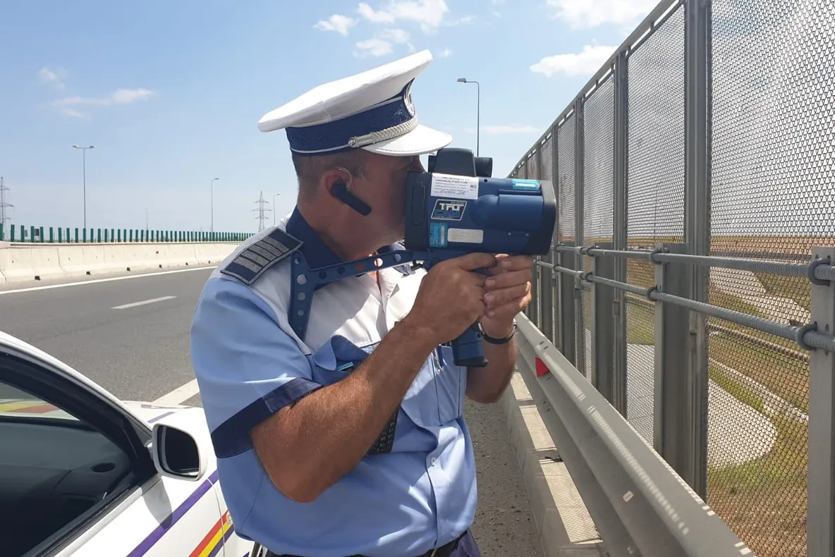 Poliţiştii au lăsat fără permis un număr record de şoferi care mergeau spre şi de la mare