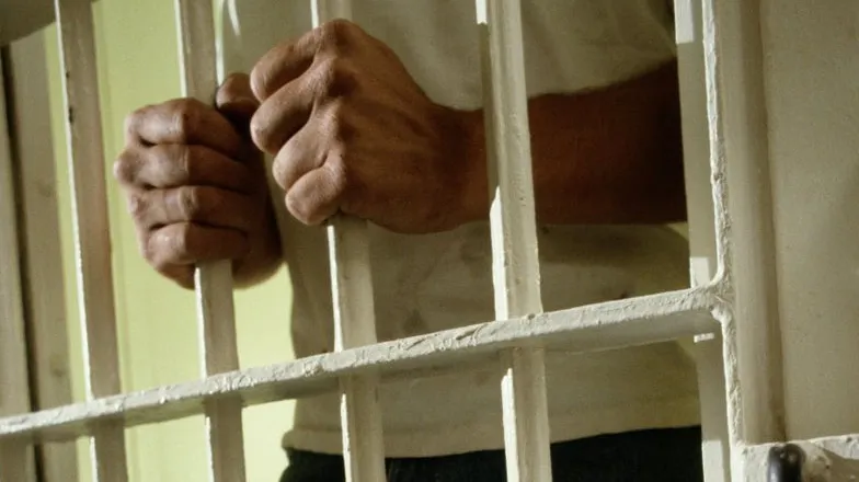 Bărbatul care a răpit un băiețel, în Focșani, era eliberat din pușcărie prin recursul compensatoriu