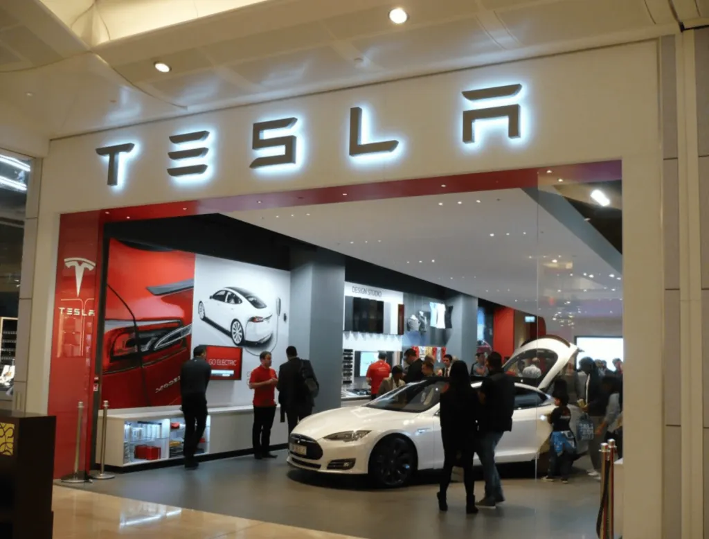 Românii pot comanda Tesla și în România. Pentru reparații, "dăm o fugă" până în Austria!