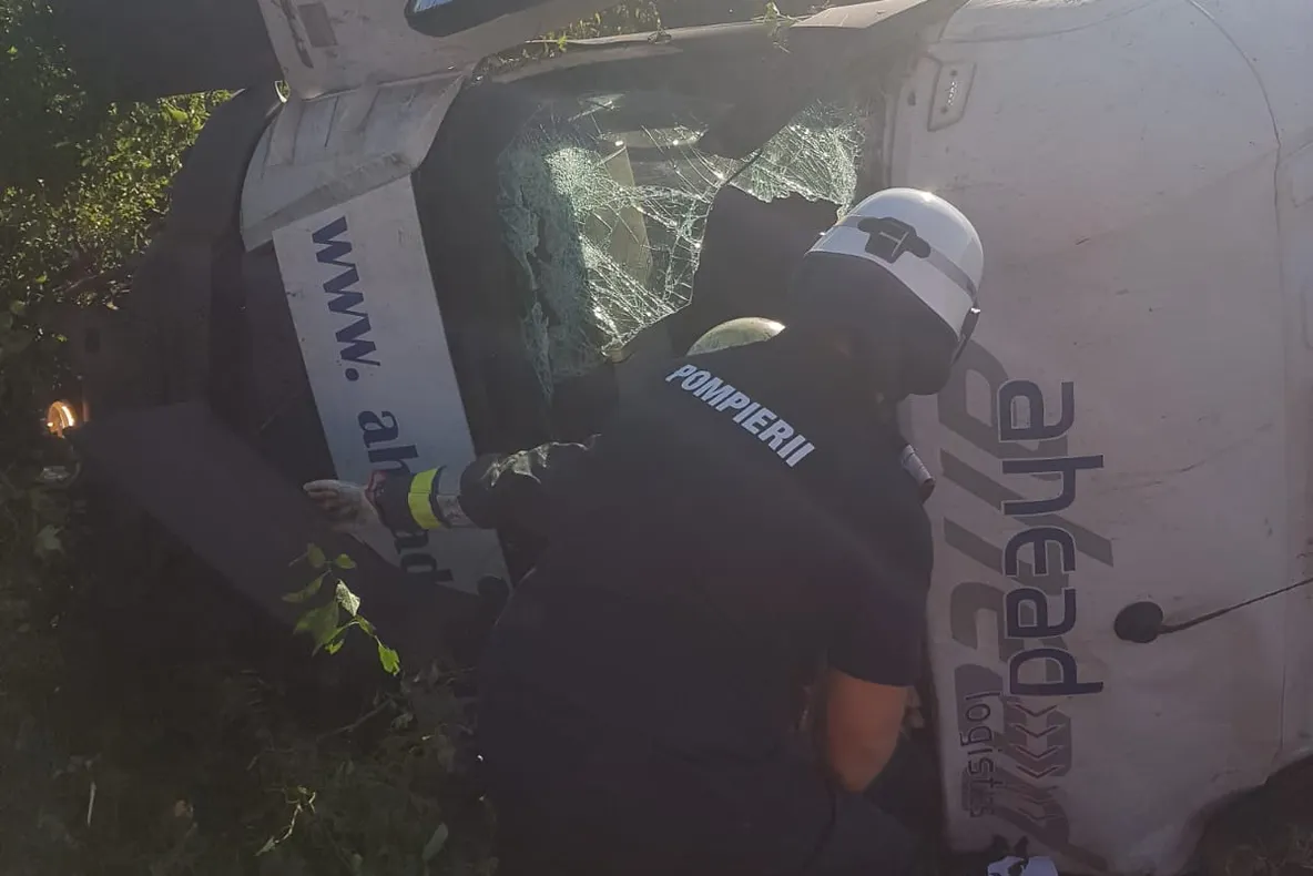 Accident cumplit în Dolj: TIR răsturnat, pe un drum național. Șoferul a murit