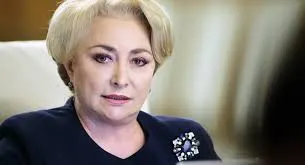 Dăncilă, huiduită și azi la mare: ”Analfabeta!”. Premierul vrea incriminarea calomniei și defăimării
