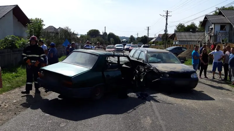 Accident cu 5 victime, în jud. Suceava: impact devastator