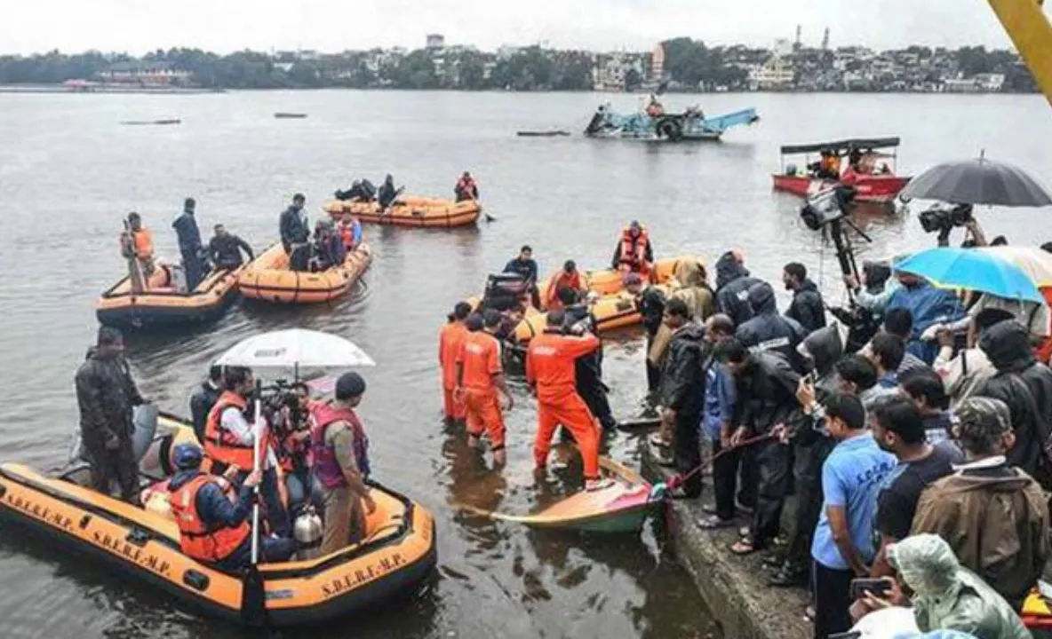 Tragedie pe fluviul Godavari. Zeci de oameni, dispăruți după un naufragiu