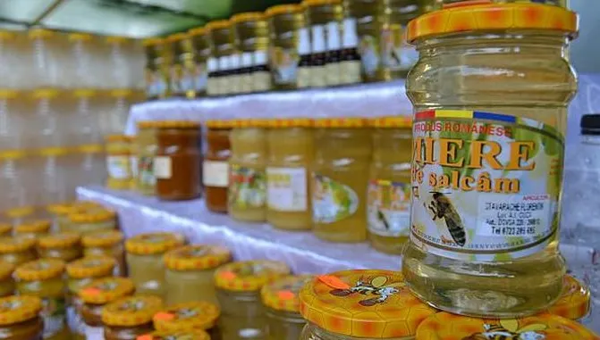 Un fost ministru al Agriculturii aruncă bomba! Miere falsă pe rafturi?