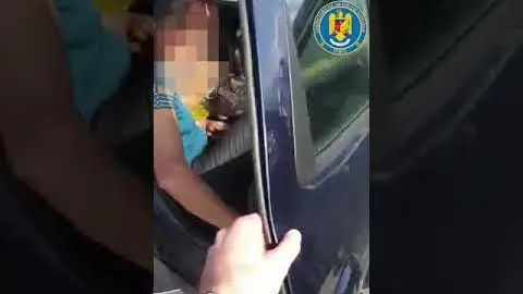 Este halucinant câți oameni au reușit să călătorească într-o mașină mică VIDEO
