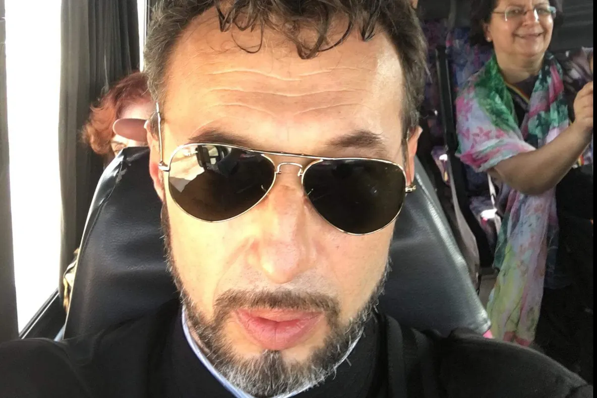 Preotul acuzat de sechestrare și hărțuire sexuală, prins beat la volan