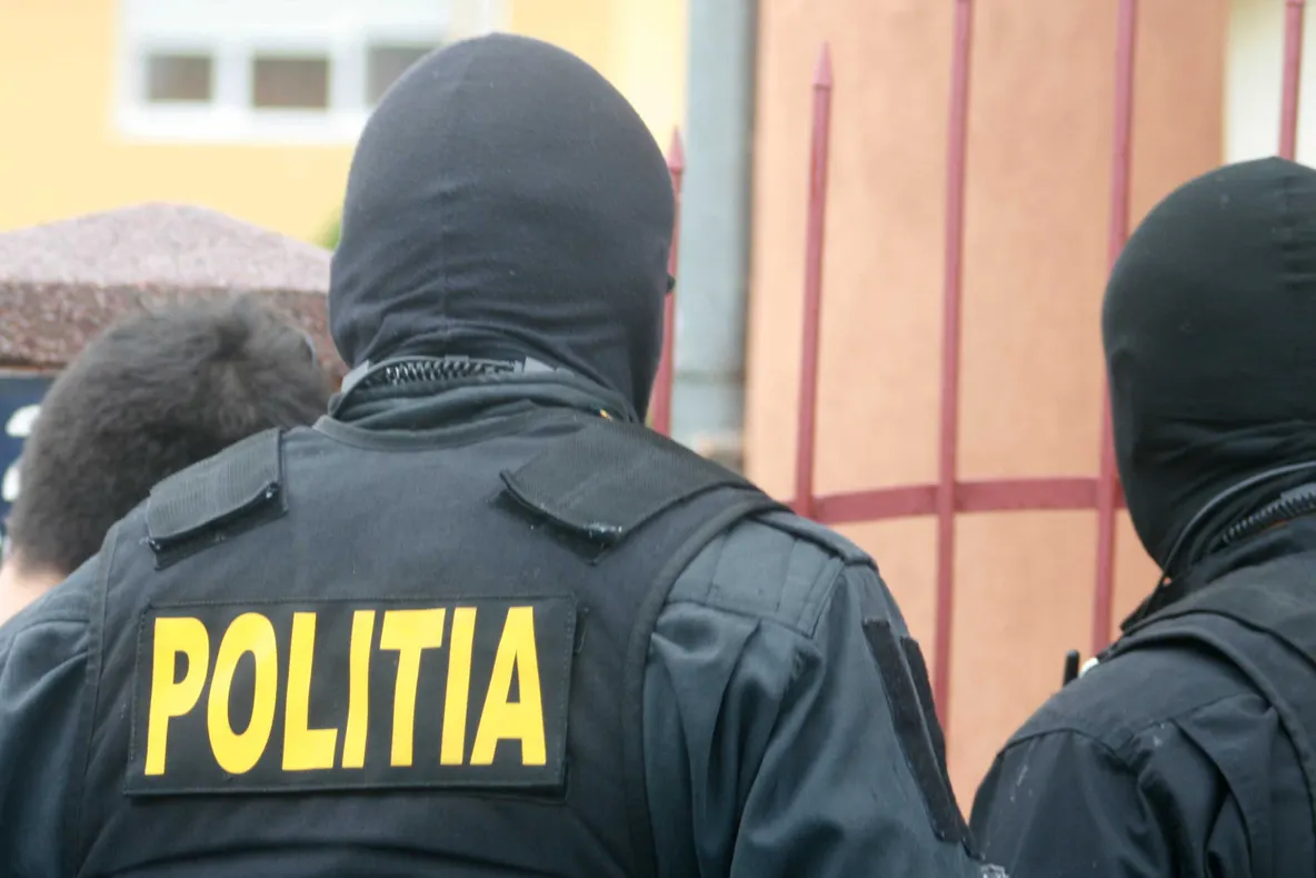 Adolescentă din Craiova obligată să se prostitueze. Proxenetul, arestat preventiv