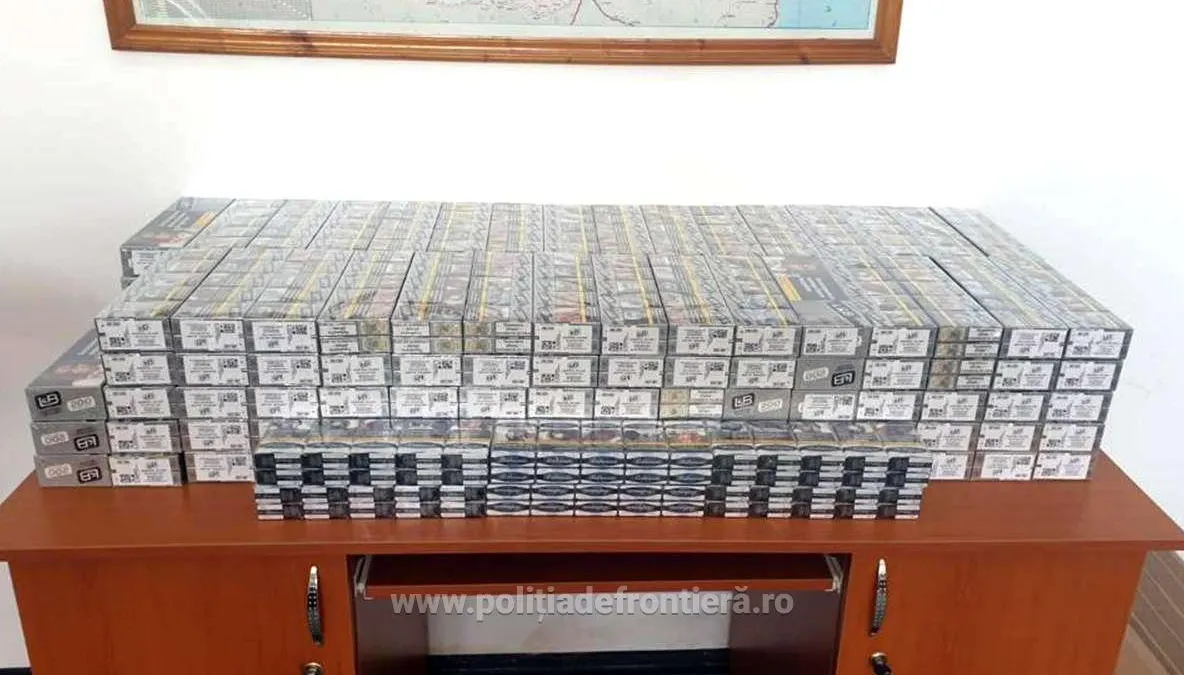 Tutun şi ţigări ascunse printre bagaje, descoperite la Giurgiu